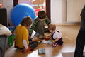 Auch die gro&szlig;en Kinder finden die Geschenke ...