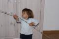 Antonia muss noch schnell messen, wo Julias Bett h...