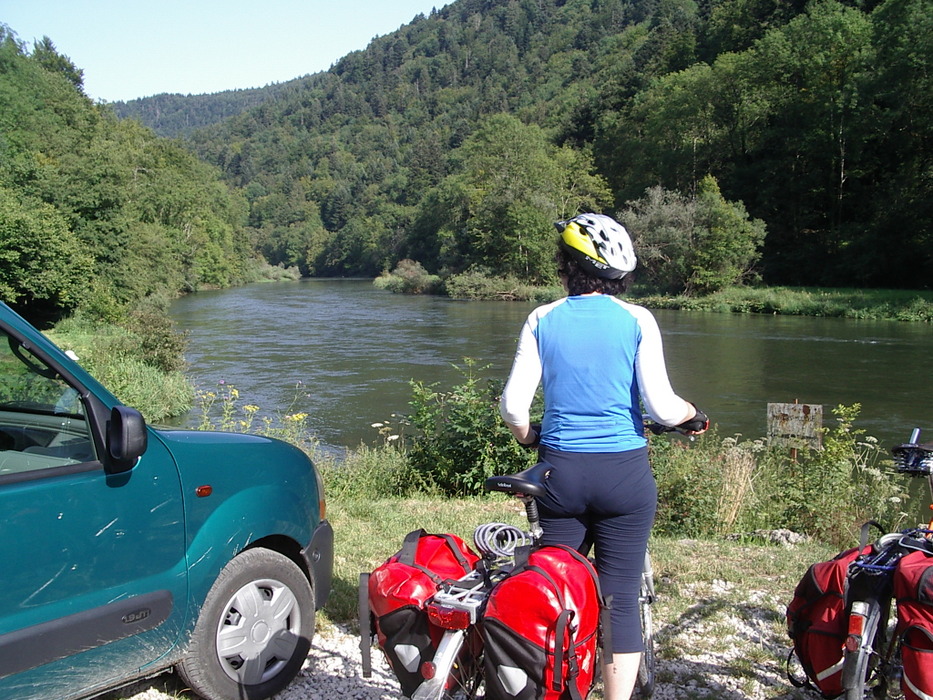 Wir treffen den Doubs zum zweiten Mal und fahren b...