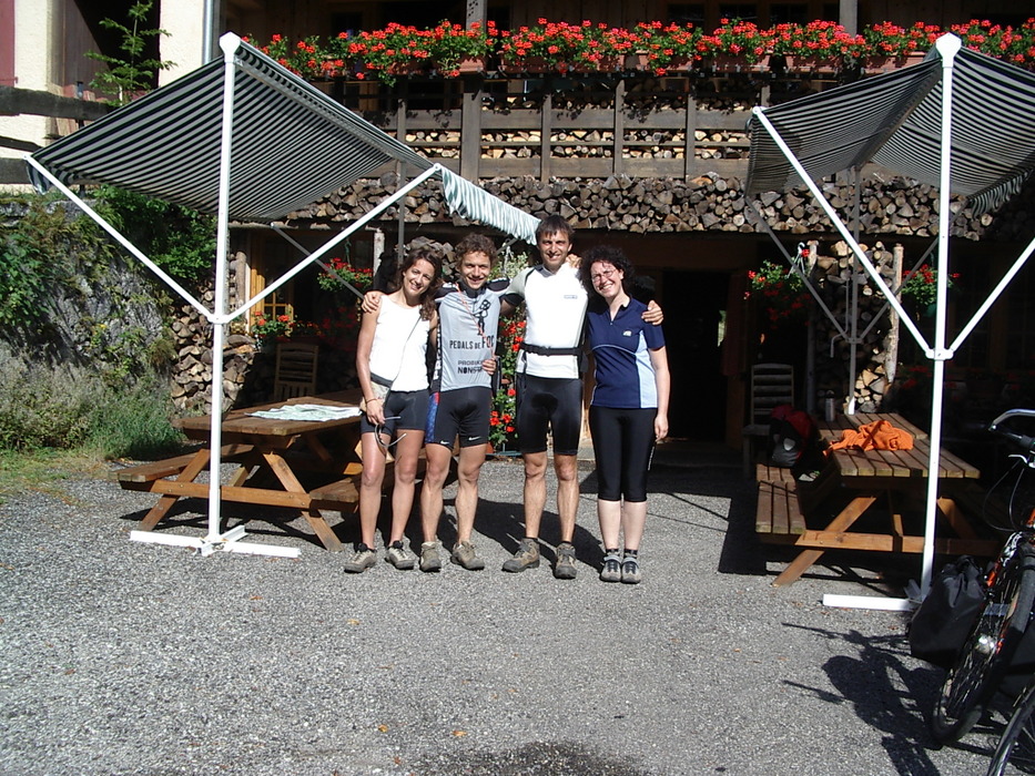 im Chalet le Jura  mit unseren Bike-Freunden aus B...