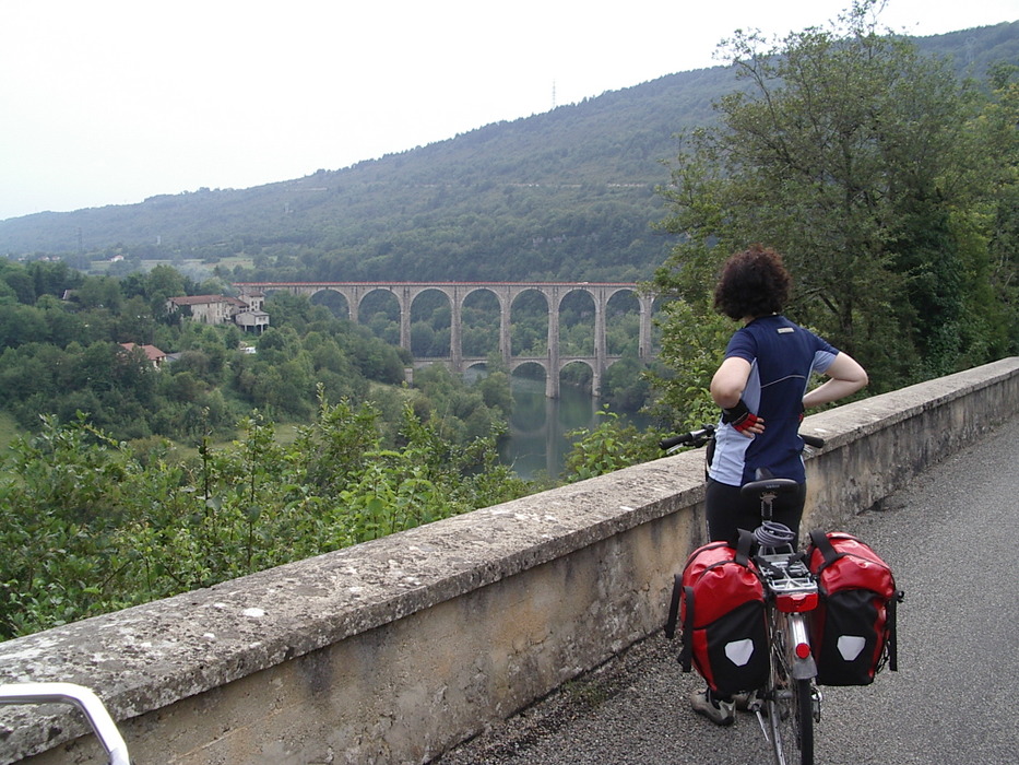 Über diese (eingleisige) Brücke soll in ...