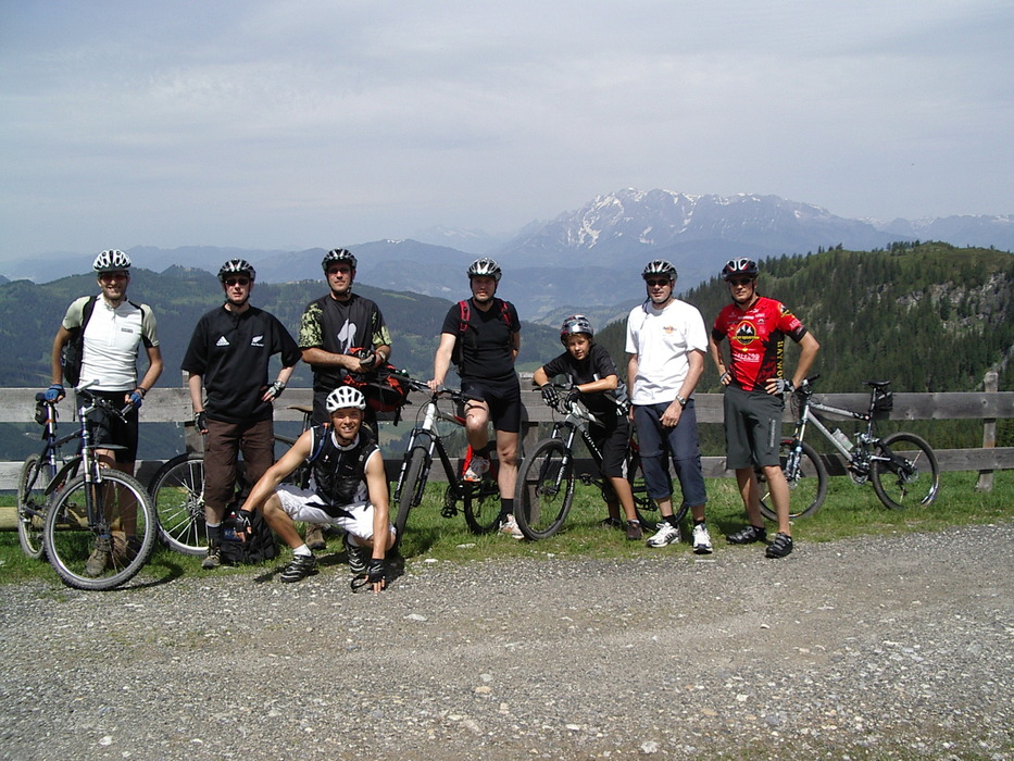 ...ist mit auf der Biketour über den Mooskopf...