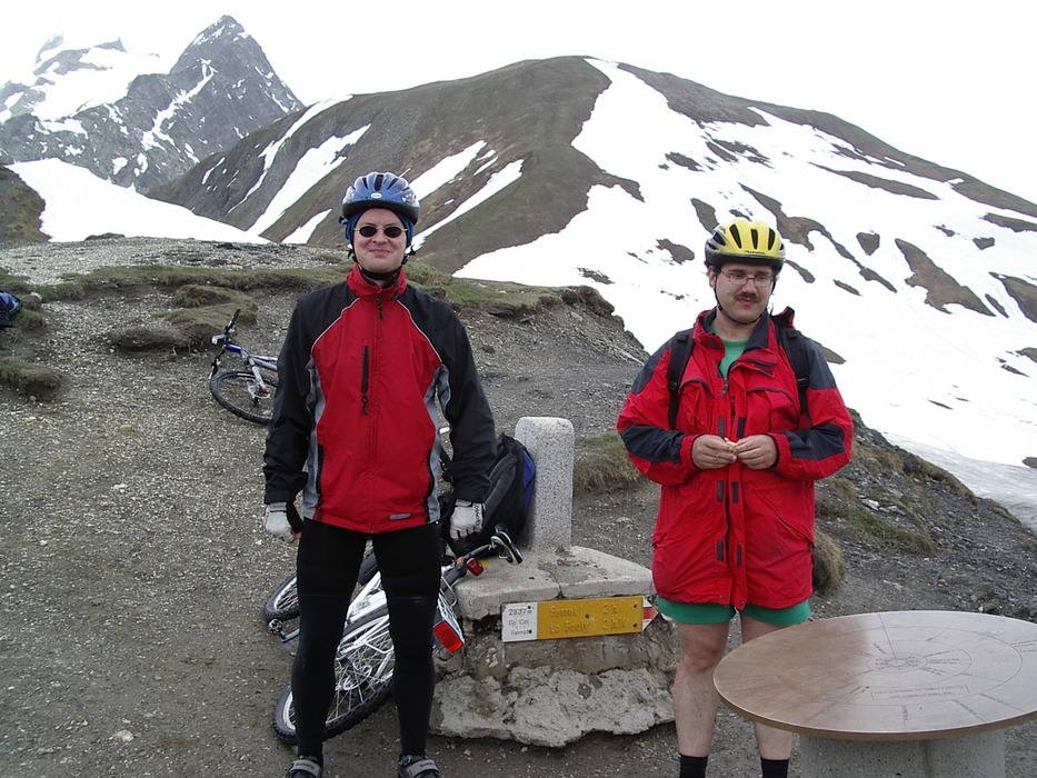 Auf dem Col de Ferret (2537m) zieht auch Bernhard ...